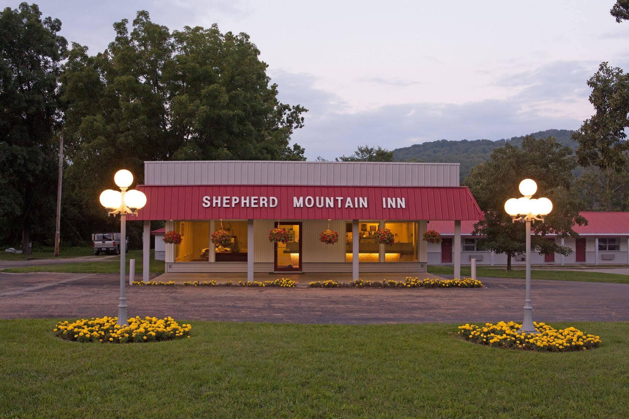 Shepherd Mountain Inn&Suites Pilot Knob Exterior foto