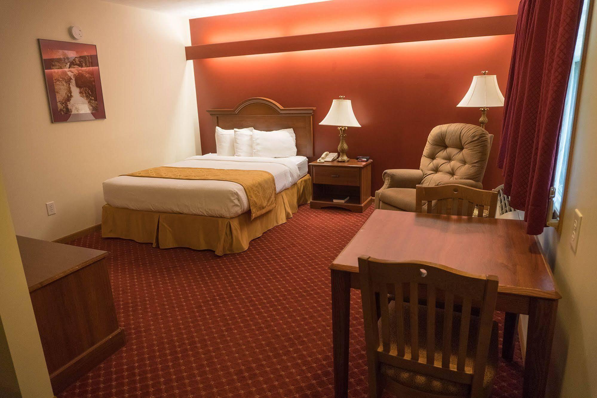 Shepherd Mountain Inn&Suites Pilot Knob Exterior foto