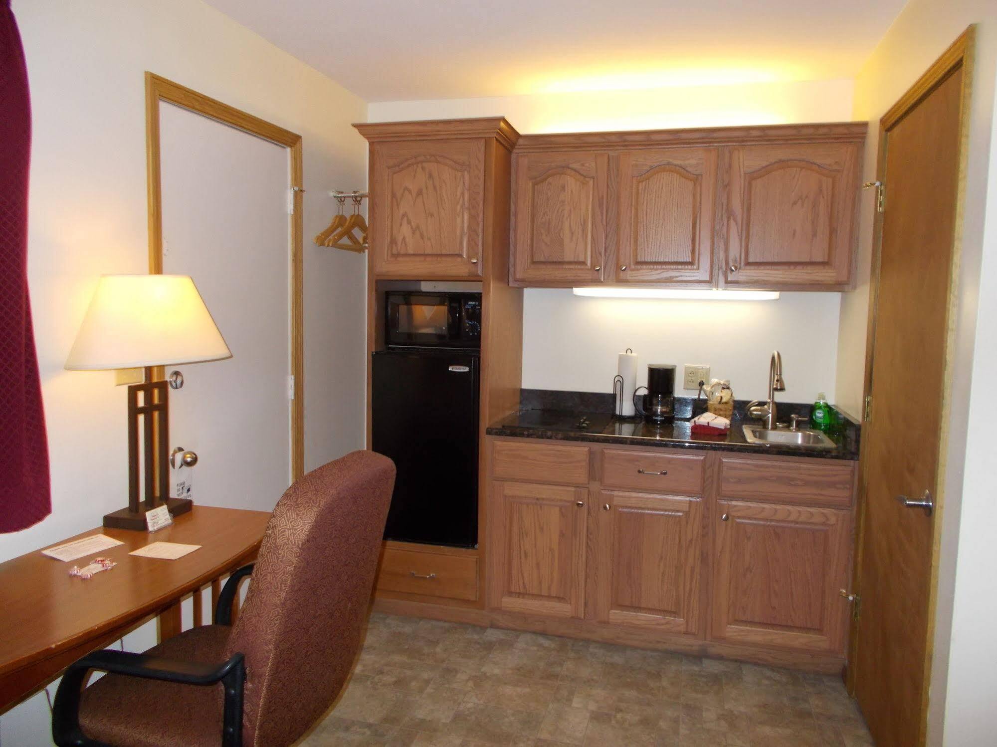 Shepherd Mountain Inn&Suites Pilot Knob Exterior foto